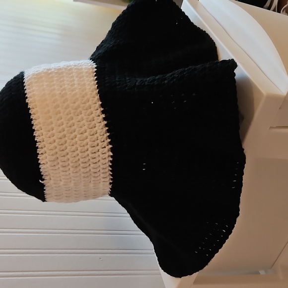 Black and White Crochet Hat - Picture 3 of 5